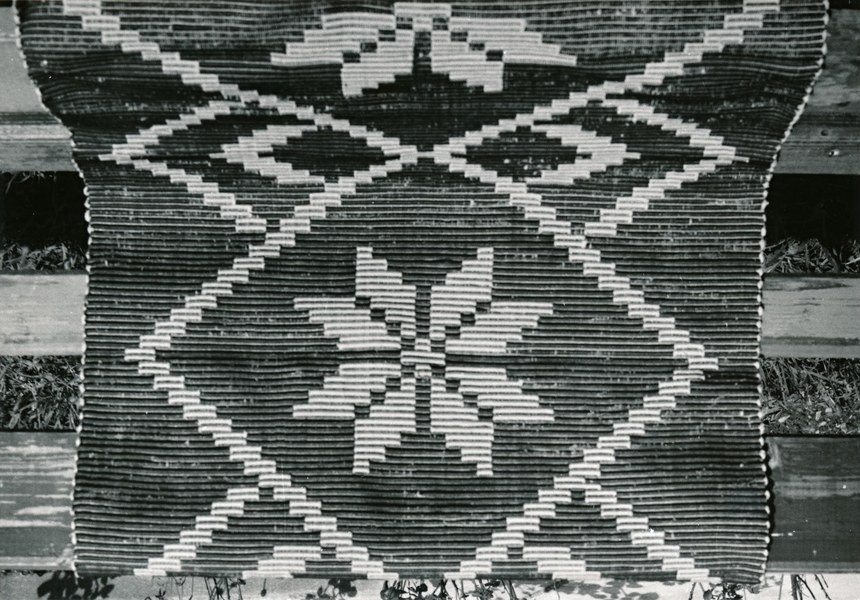Tkaný koberec z Liptovskej Kokavy 008-01