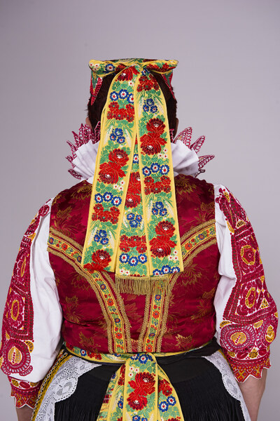 Ženský sviatočný odev z Krakovian 009-04