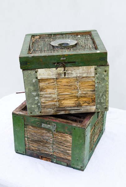 Slameno-drevený úľ zo Stupavy 001-04