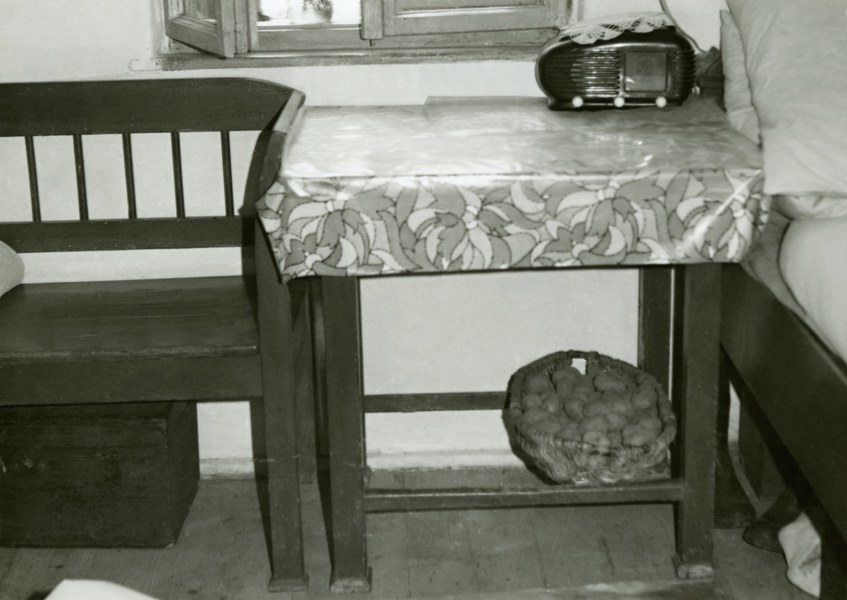 Lavica a stôl z Liptovských Sliačov 001-02