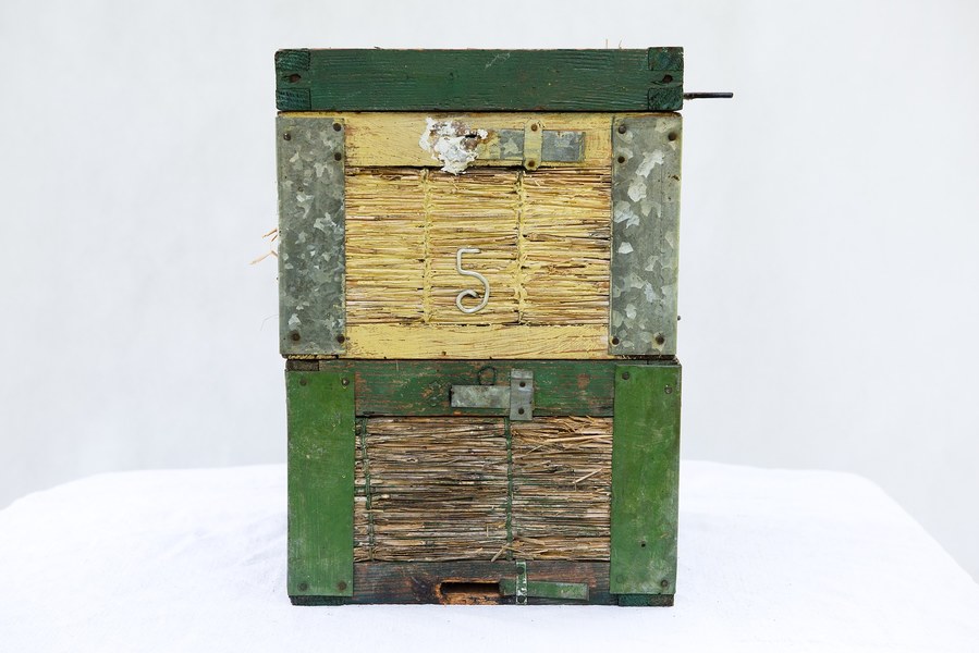 Slameno-drevený úľ zo Stupavy 001-01