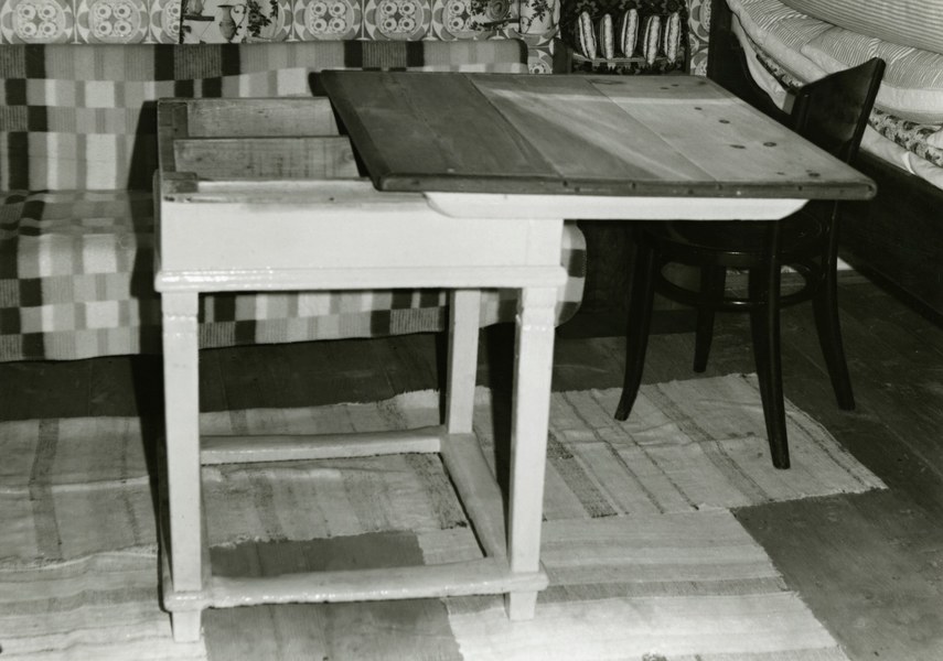 Stôl z Važca 002-01