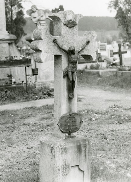 Náhrobný kríž v Bobrovci 005-01