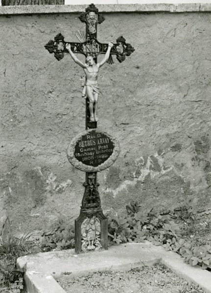 Náhrobný kríž v Bobrovci 006-01