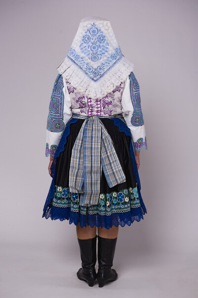 Ženský sviatočný odev z Krakovian 006-03