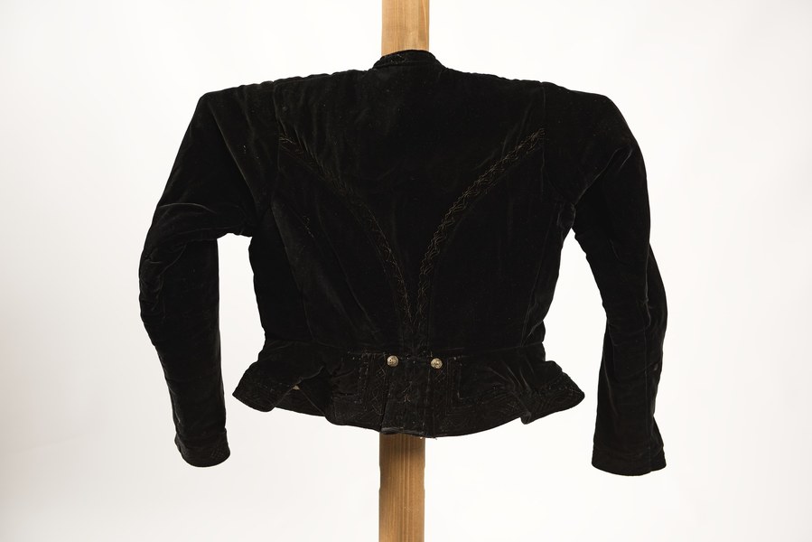 Ženský kabátik z Prenčova 001-02