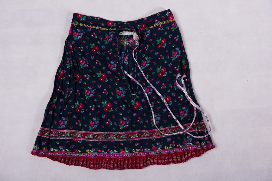 Dievčenská sukňa z Hrušova 001-01