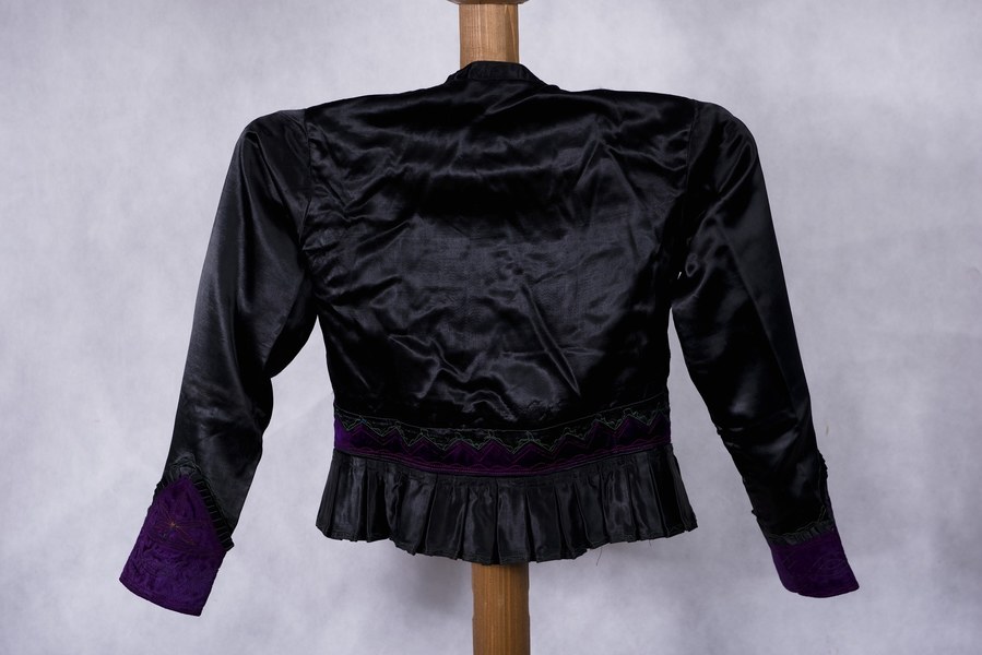 Ženský kabátik z Dolných Rykynčíc 003-04