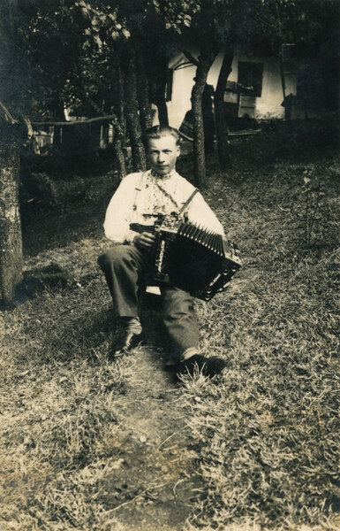 Mládenecký sviatočný odev z Ábelovej