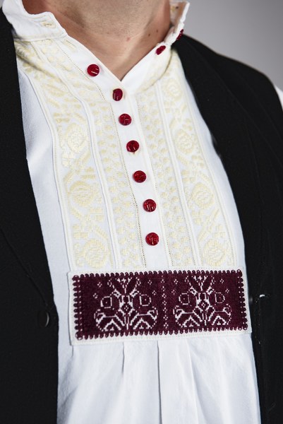 Mužský sviatočný odev z Kojšova 002-03