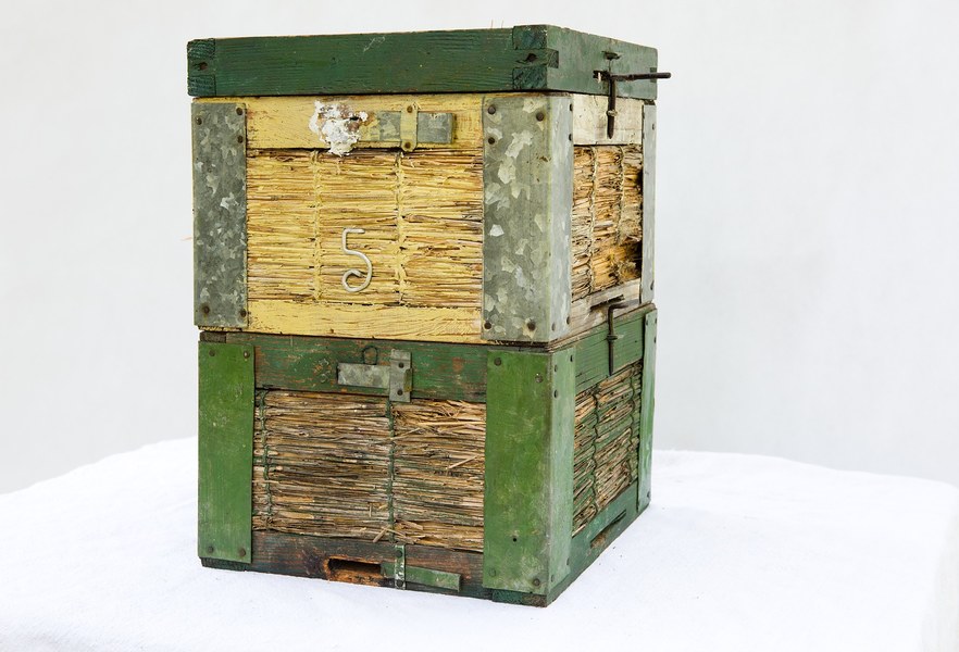 Slameno-drevený úľ zo Stupavy 001-02
