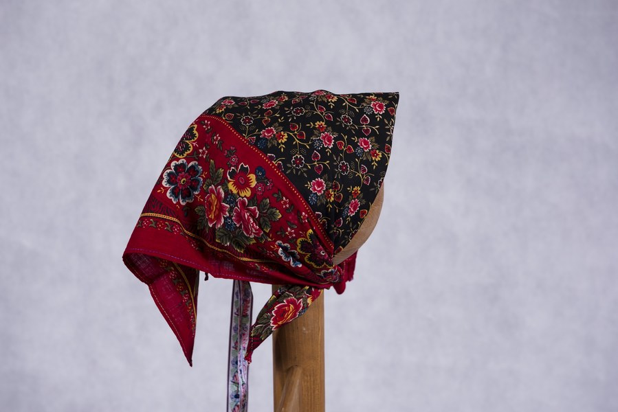 Šatka na hlavu z Hrušova 006-03