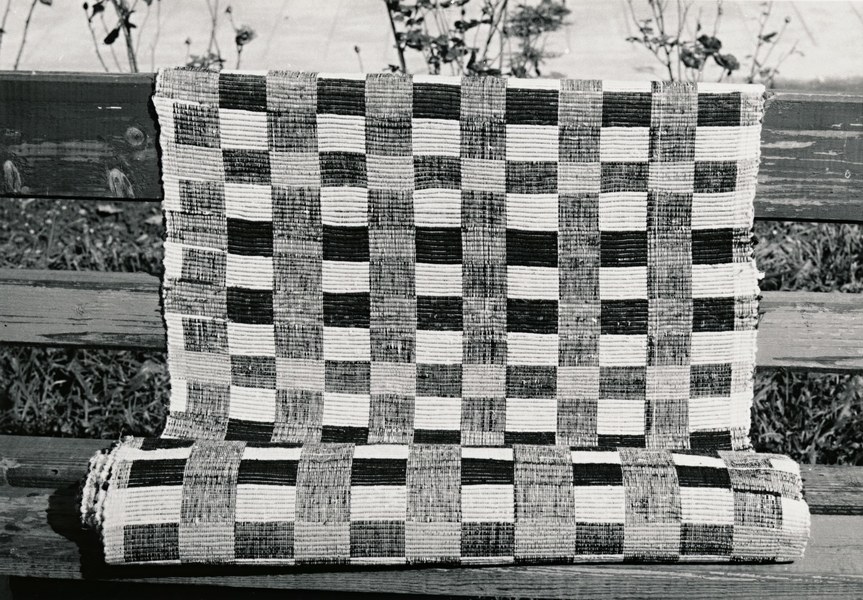 Tkaný koberec z Jakubovian 004-01