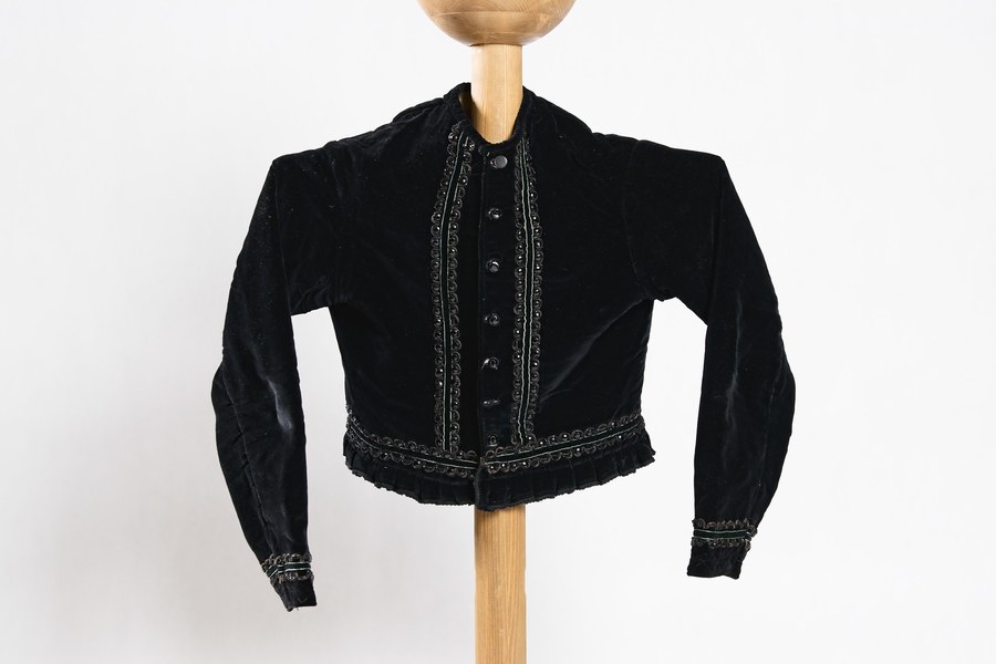 Ženský kabátik zo Žibritova 001-01