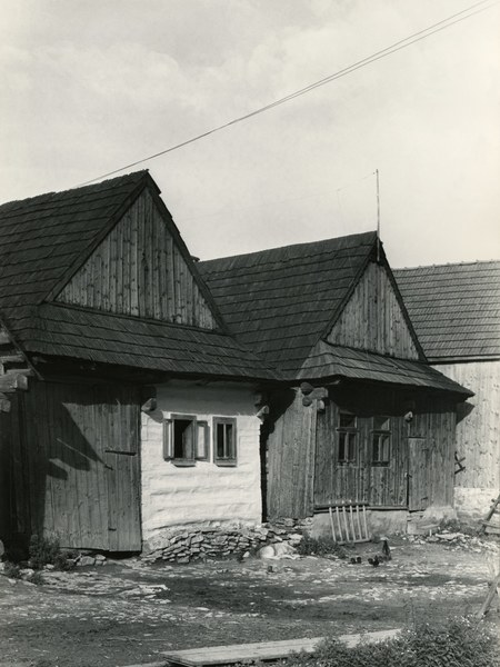 Obytné domy v Štrbe 002-01