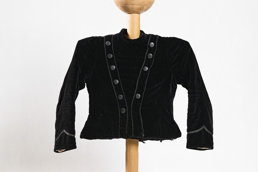 Ženský kabátik zo Žibritova 002-01