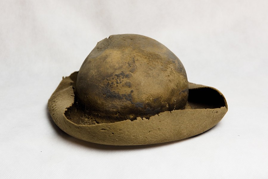 Mužský klobúk z Važca 001-01