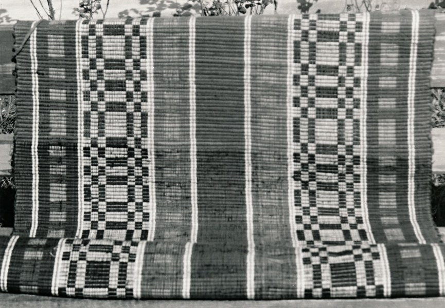Tkaný koberec z Jakubovian 003-01