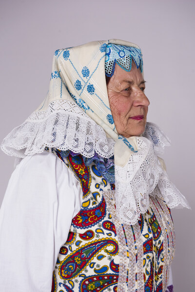 Ženský odev z Krakovian 001-06