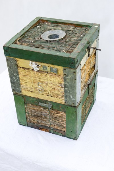 Slameno-drevený úľ zo Stupavy 001-03