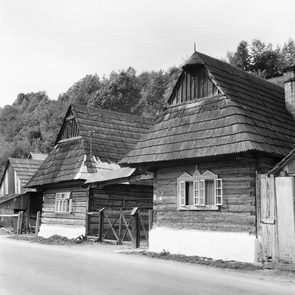 Obytné domy v Dlhej nad Oravou 001-01