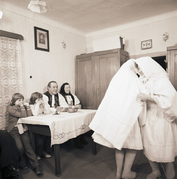 Obchôdzka na Luciu v Hornej Súči 001-03