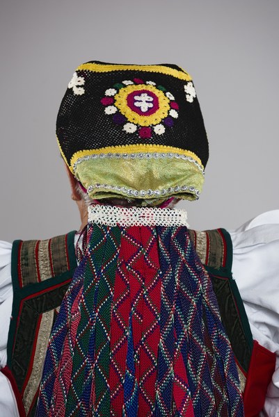 Ženský sviatočný odev z Kojšova 002-06