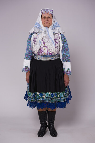 Ženský sviatočný odev z Krakovian 006-02