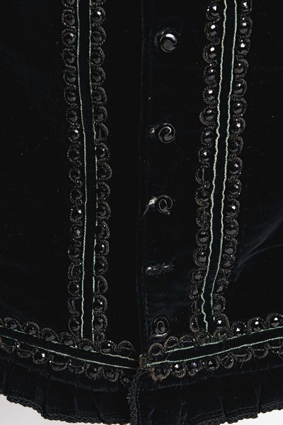 Ženský kabátik zo Žibritova 001-03