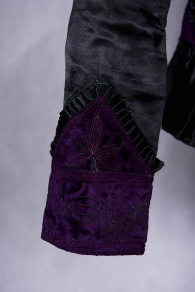 Ženský kabátik z Dolných Rykynčíc 003-03