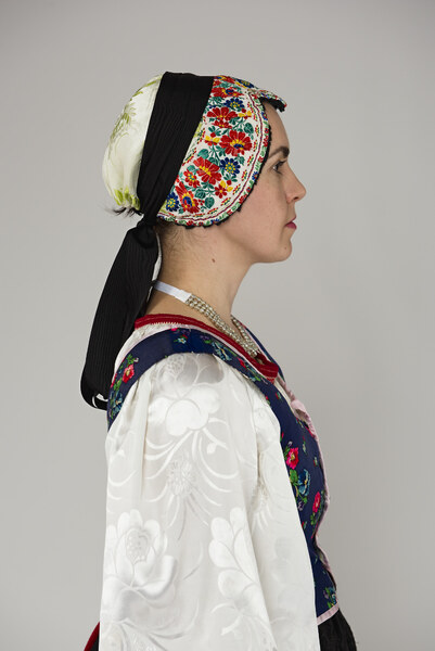 Ženský sviatočný odev z Jarabiny 002-03
