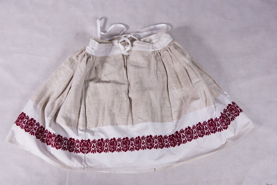 Spodná sukňa z Dolných Rykynčíc 001-01