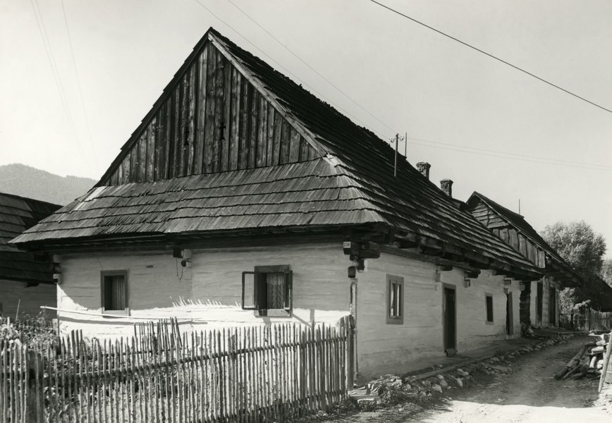 Obytný dom v Likavke 001-01