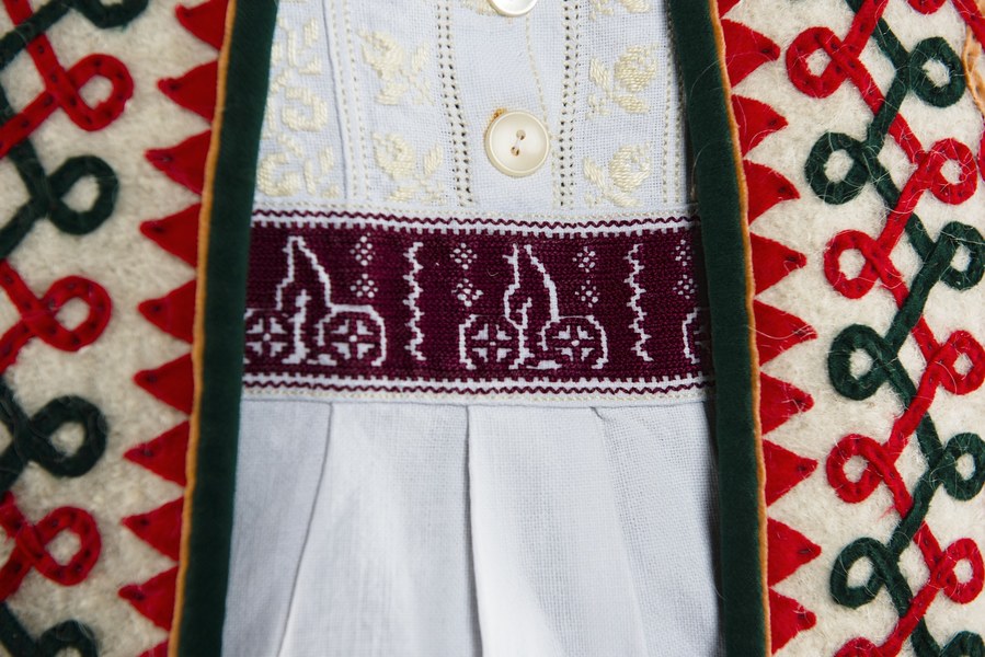 Mužský sviatočný odev z Kojšova 001-05