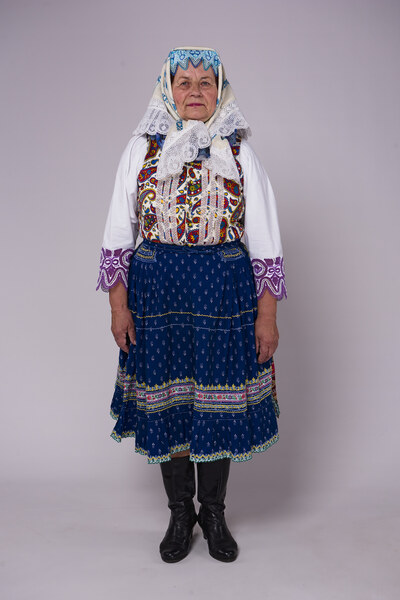 Ženský odev z Krakovian 001-02