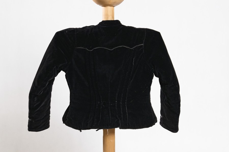 Ženský kabátik zo Žibritova 002-02